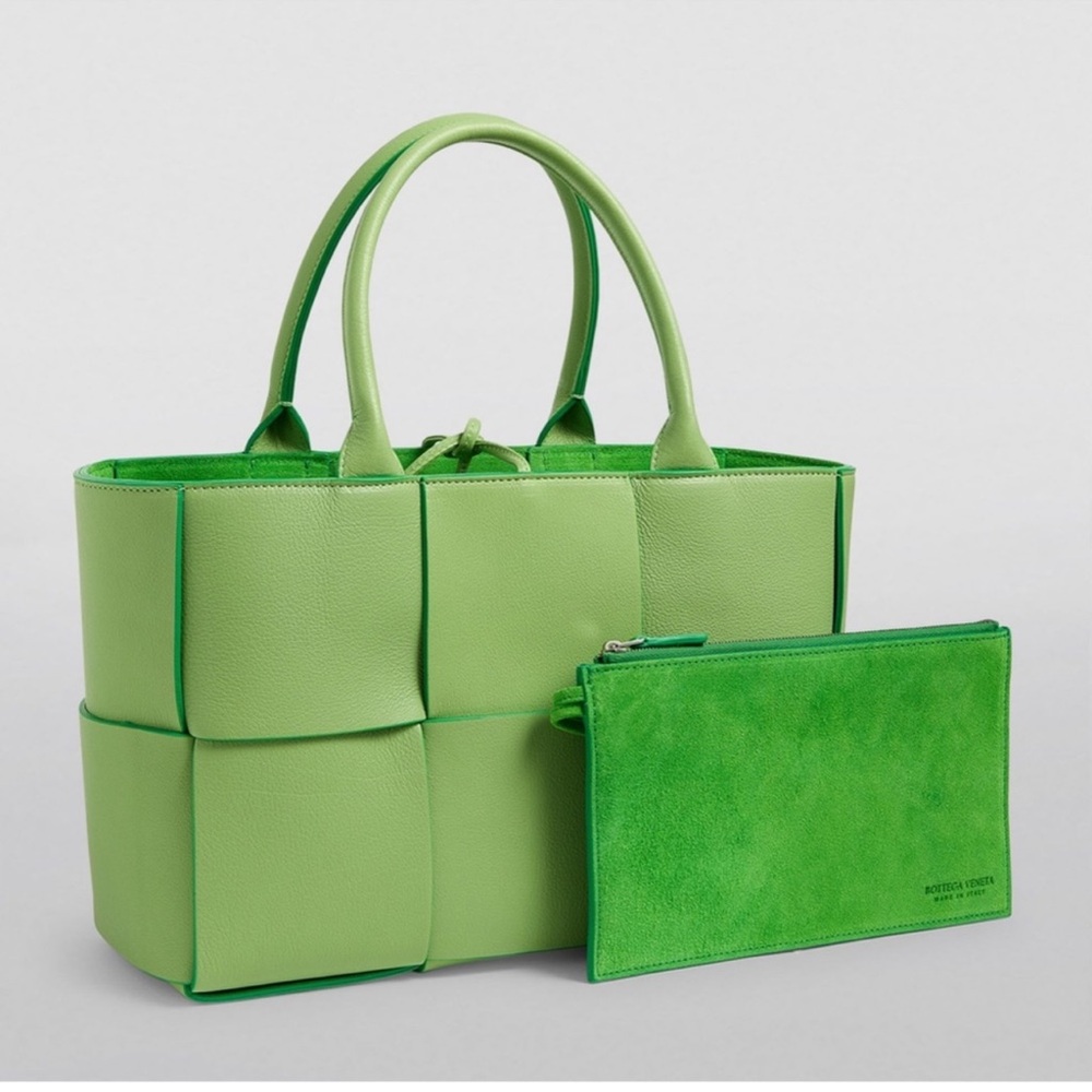 Bottega Veneta

Medium Arco Leather Tote
